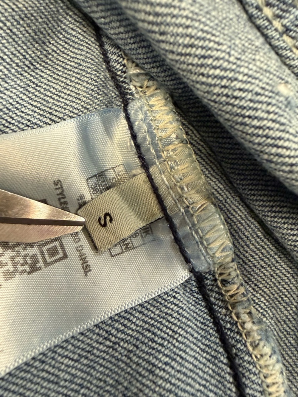 Vintage GUESS Pearl Denim Jacket. Y2K Light Wash Embellished Cropped Jean Coat S - Picture 10 of 16